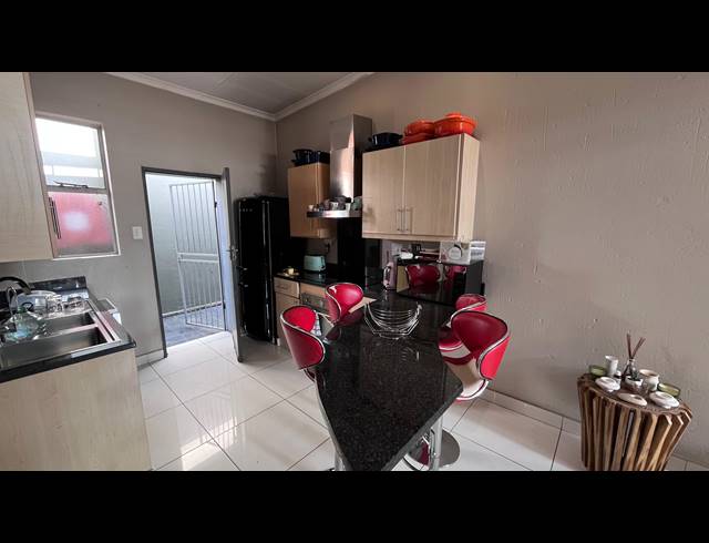 2 bed property to rent in WOODMEAD